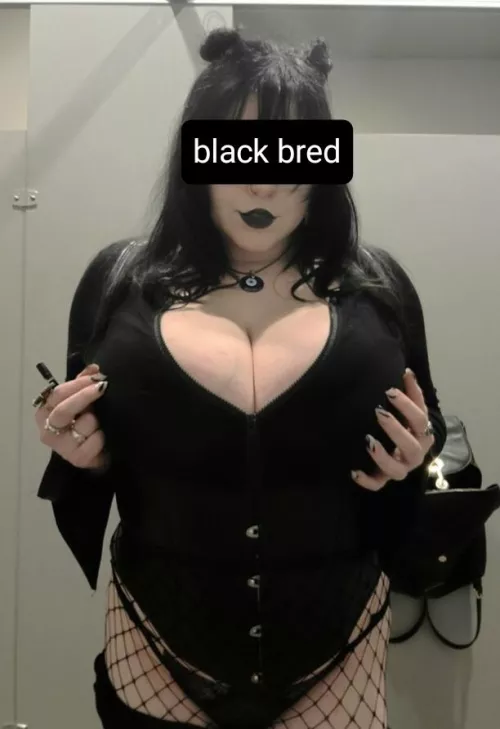 Beside having a cool goth gear, some thing nrver changed ~ by ManonSlut