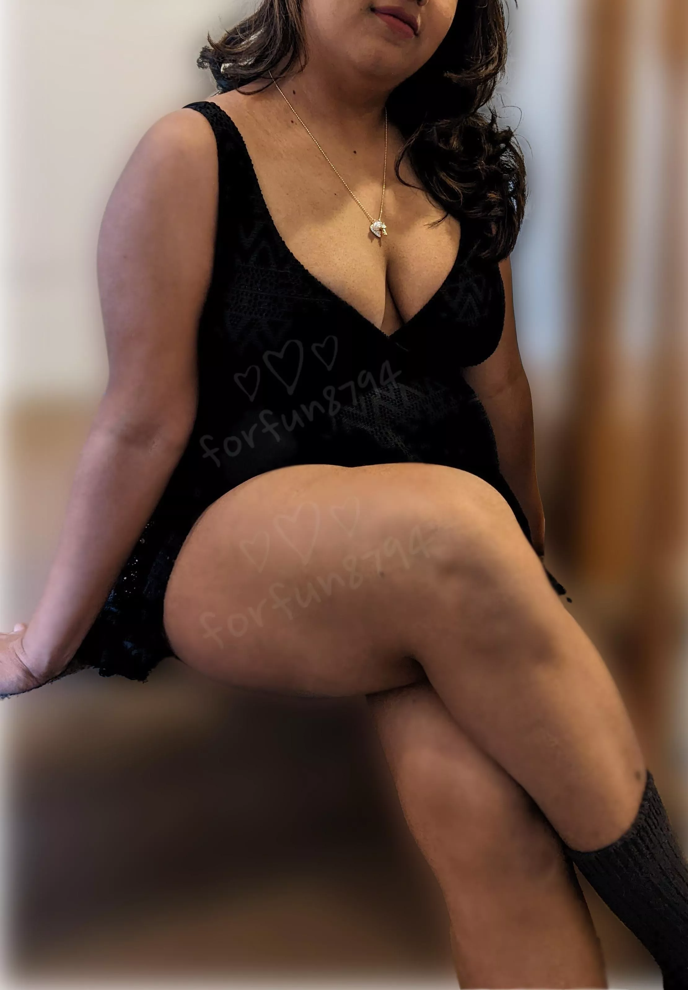 Casually teasing the world with her irresistible charms... 😉🌹 posted by forfun8794