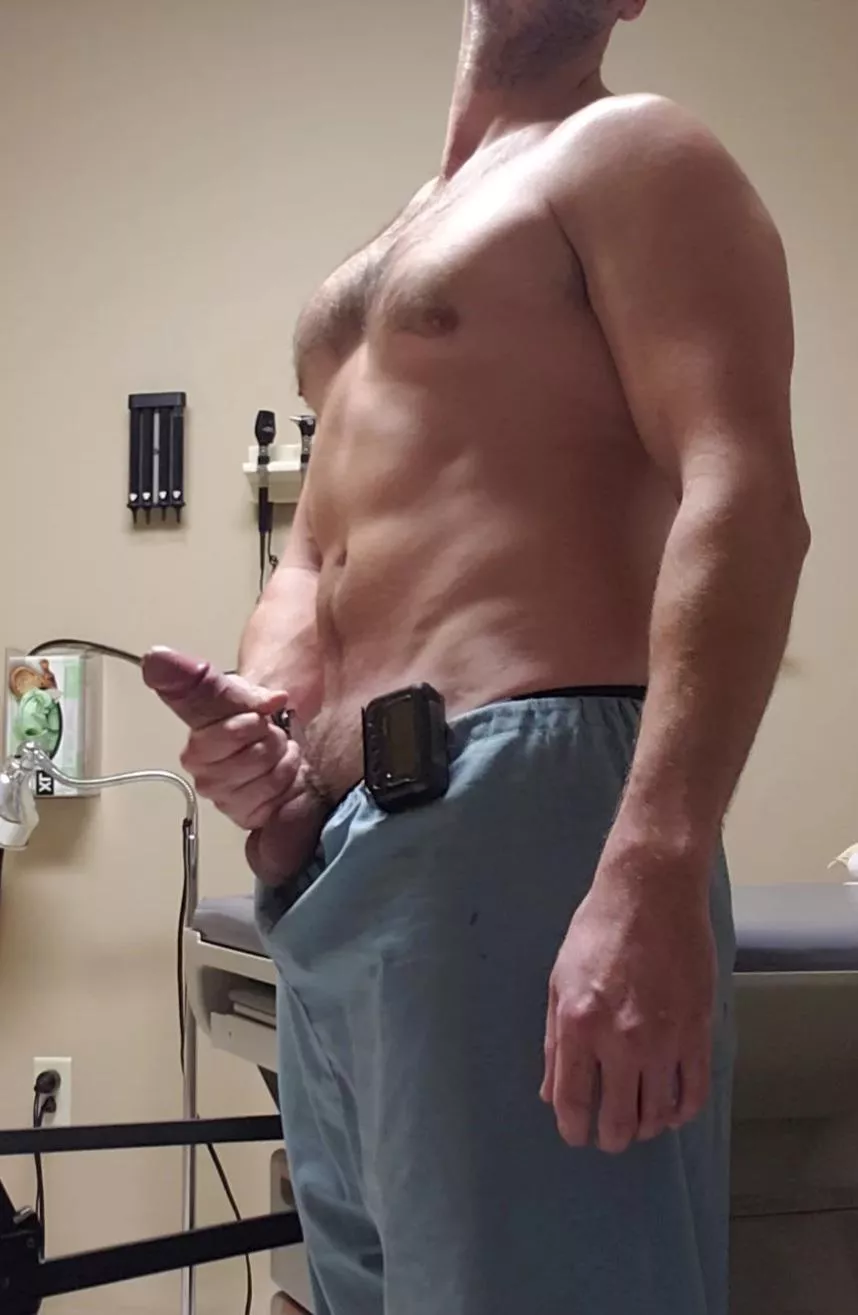 Doctor (36) looking for my personal nurse 😈 posted by Linus_K12