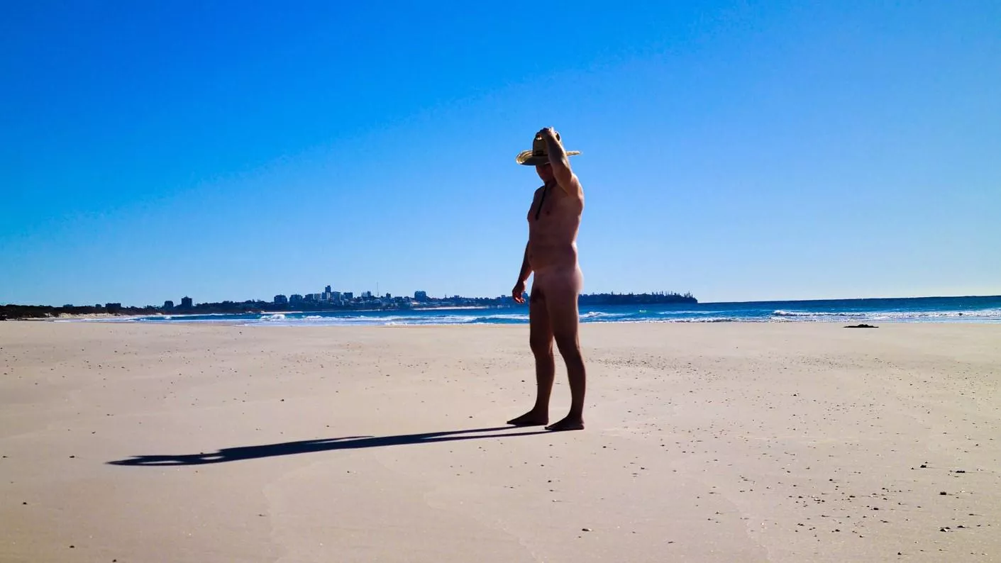 Early morning beach walk, east coast shadows. 🌞 posted by myoutdoorfun