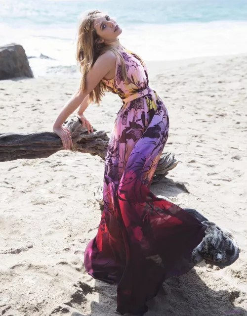 Elizabeth Olsen by HappyHappyJoyJoy44