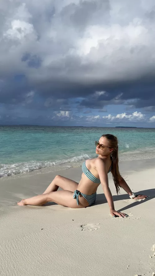 Empty beach, sun and open bikini) by adlenaline_