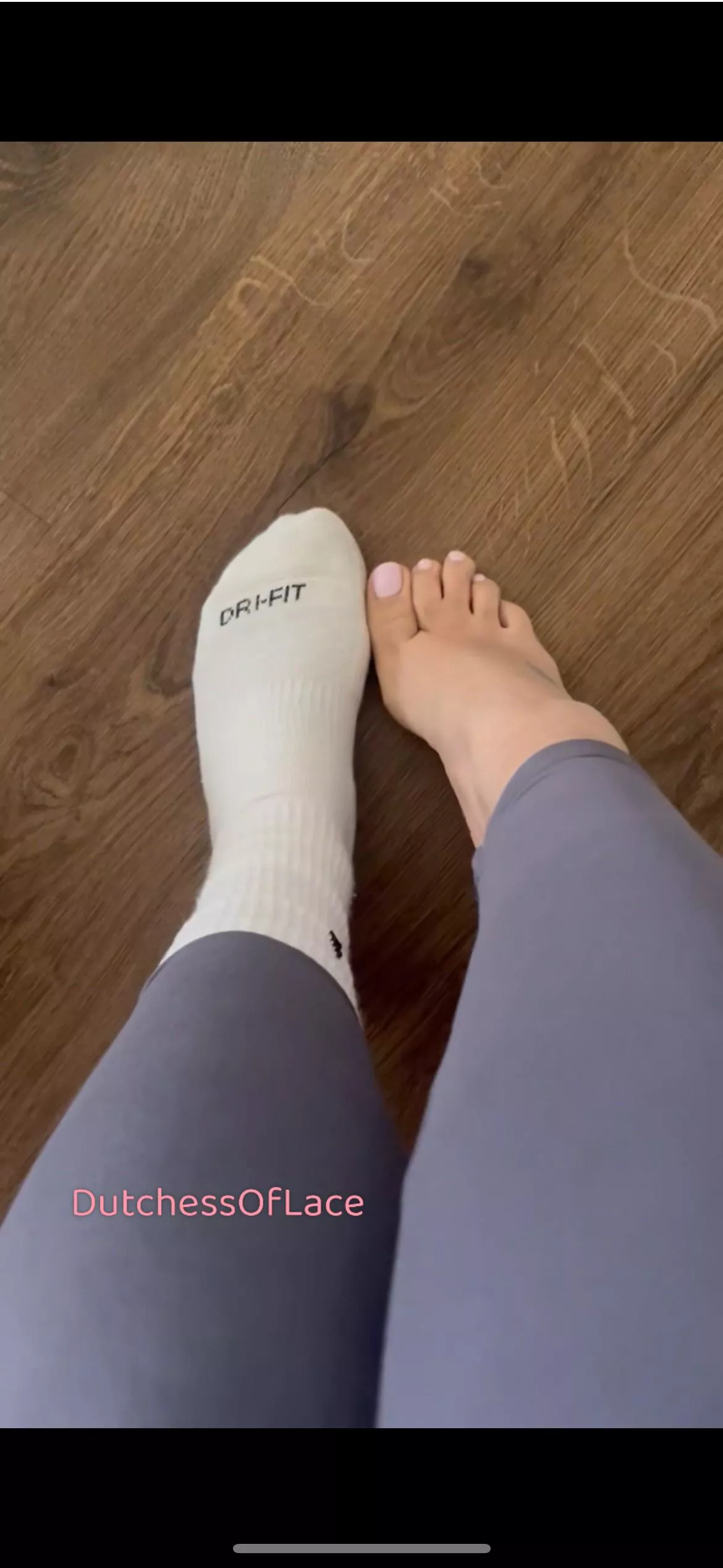 [f] foot rub with lots of oil posted by dutchessoflace