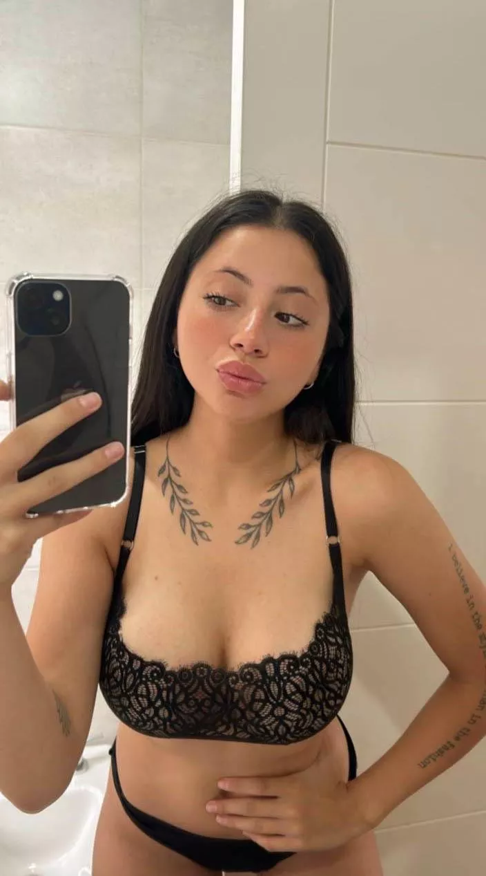 Feeling sexy in black tonight posted by ressledeverc