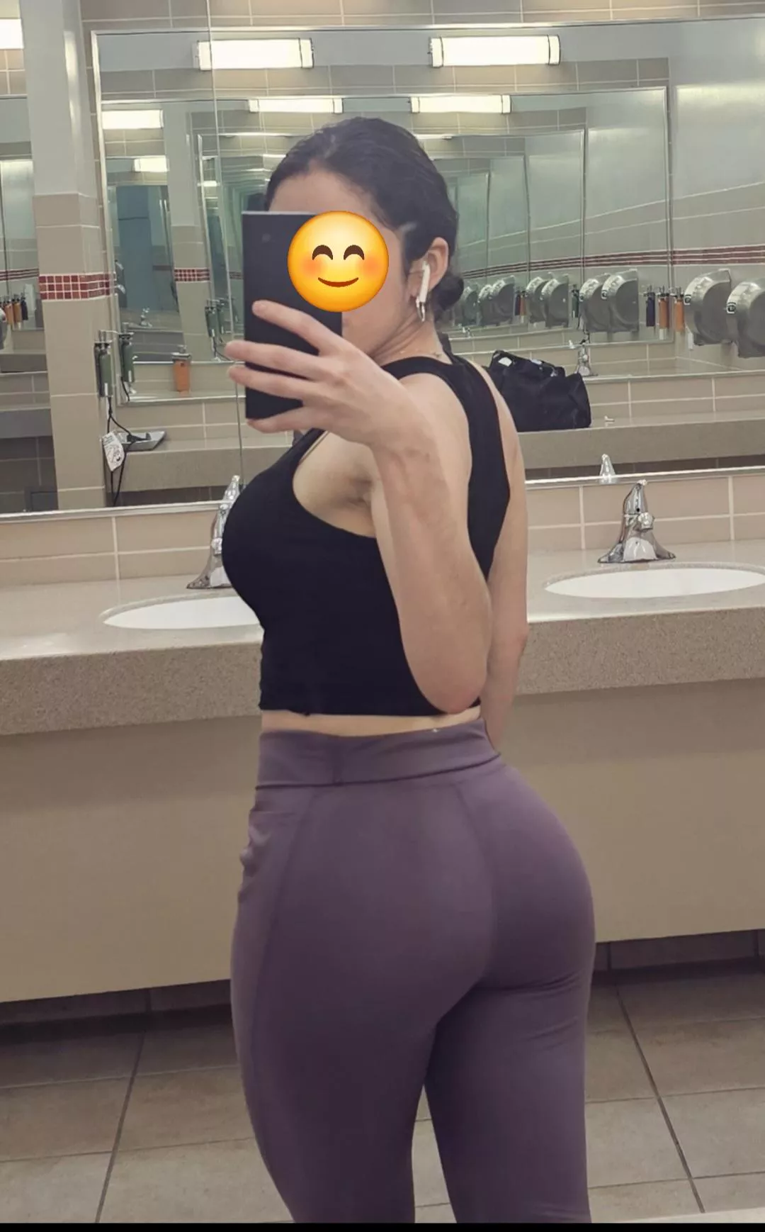 (F)Would you spot me at the gym? posted by sxylatina4