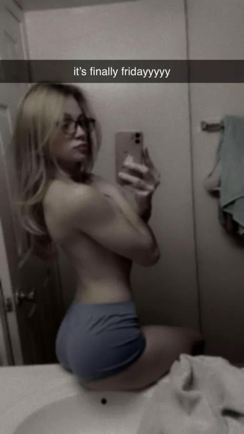 Gotta love Fridays by only1barbiee