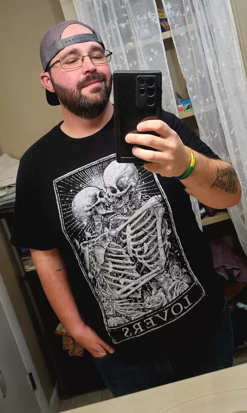 Happy Saturday to all the cuties here!  by Spirited_Metal_9527