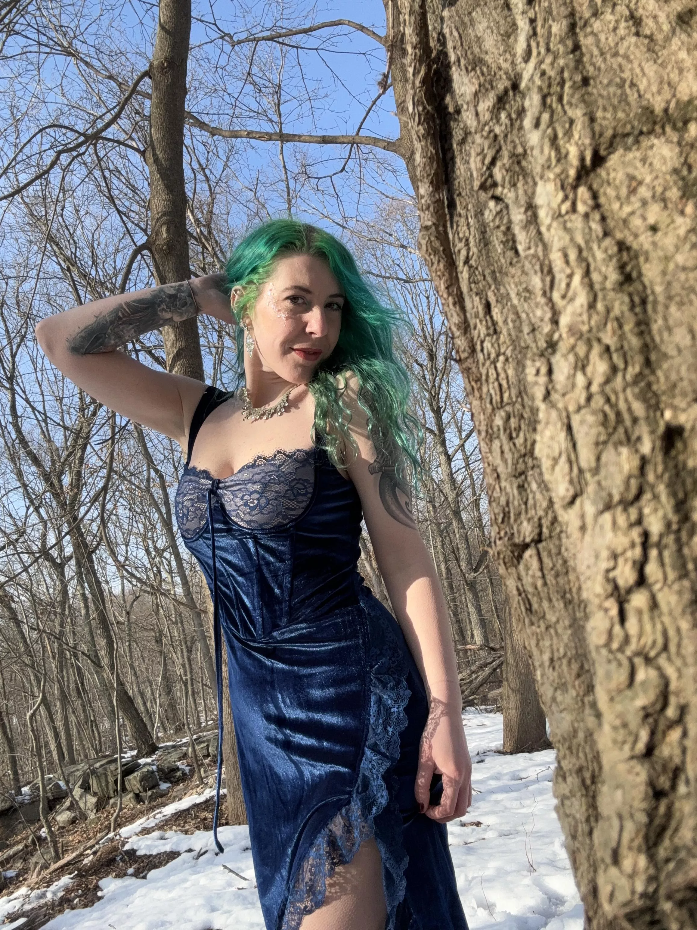 Hot in the snow posted by sirenskiss3