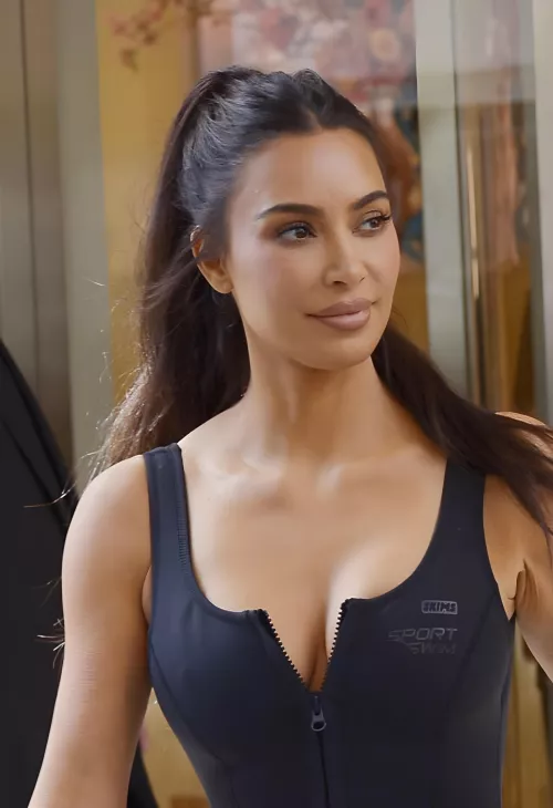 Hot mama by Large_Rooster_69