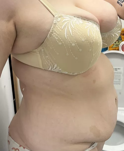 how do i look? 🫣 by plusandpositive