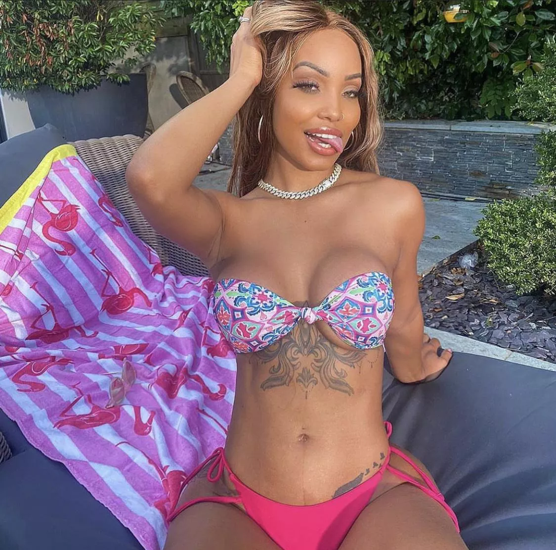 If I sent you a tit pic at work would you throb for me? posted by Erikaidkk