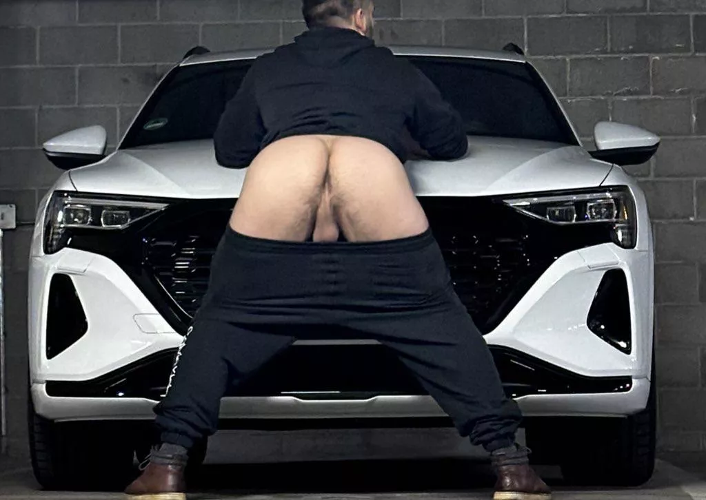 In need of attention (31) posted by nudebromn92