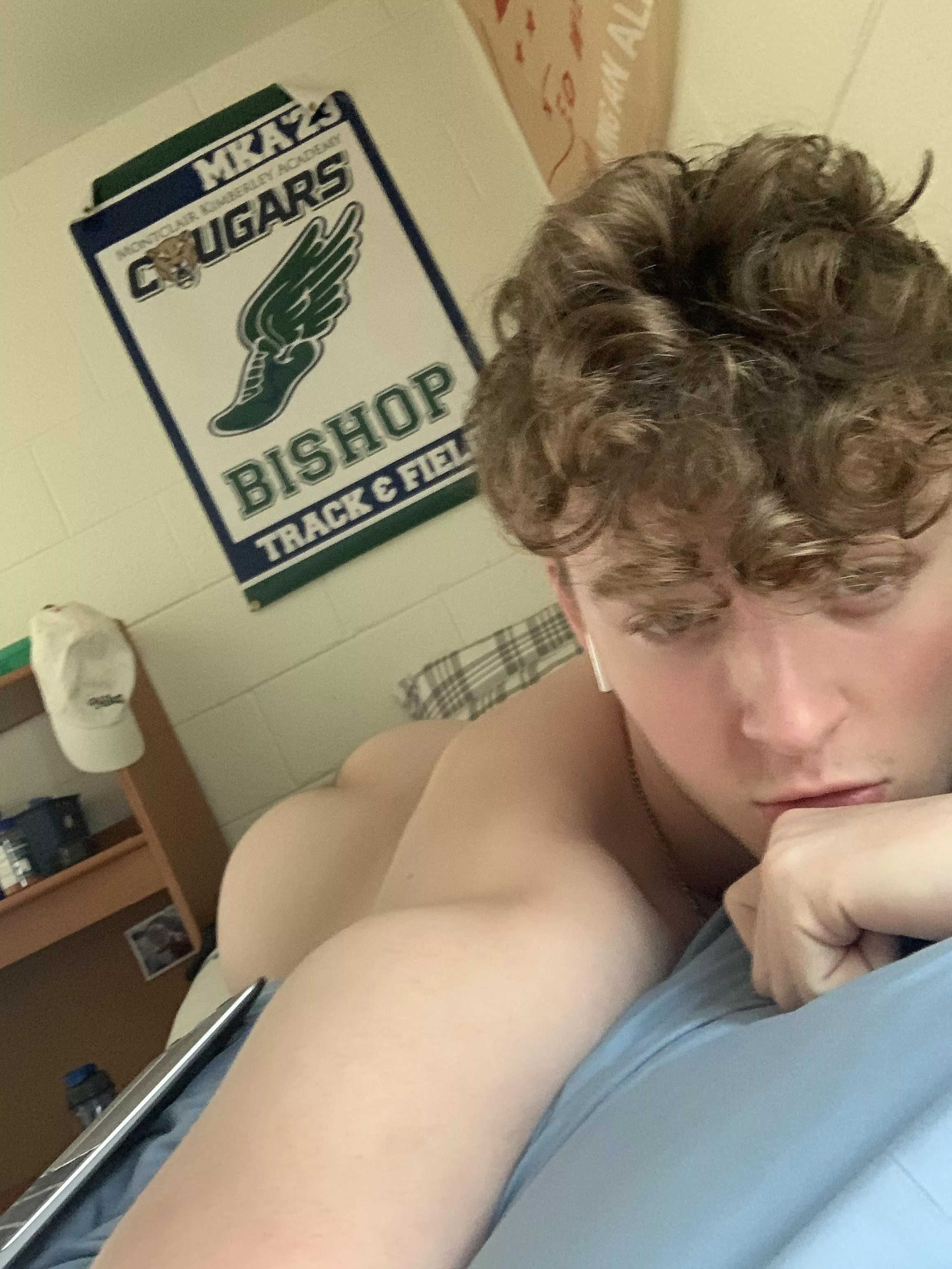 Into masc tops and group chats hmu and send me a pic for snap  posted by Frosty_Letterhead_52