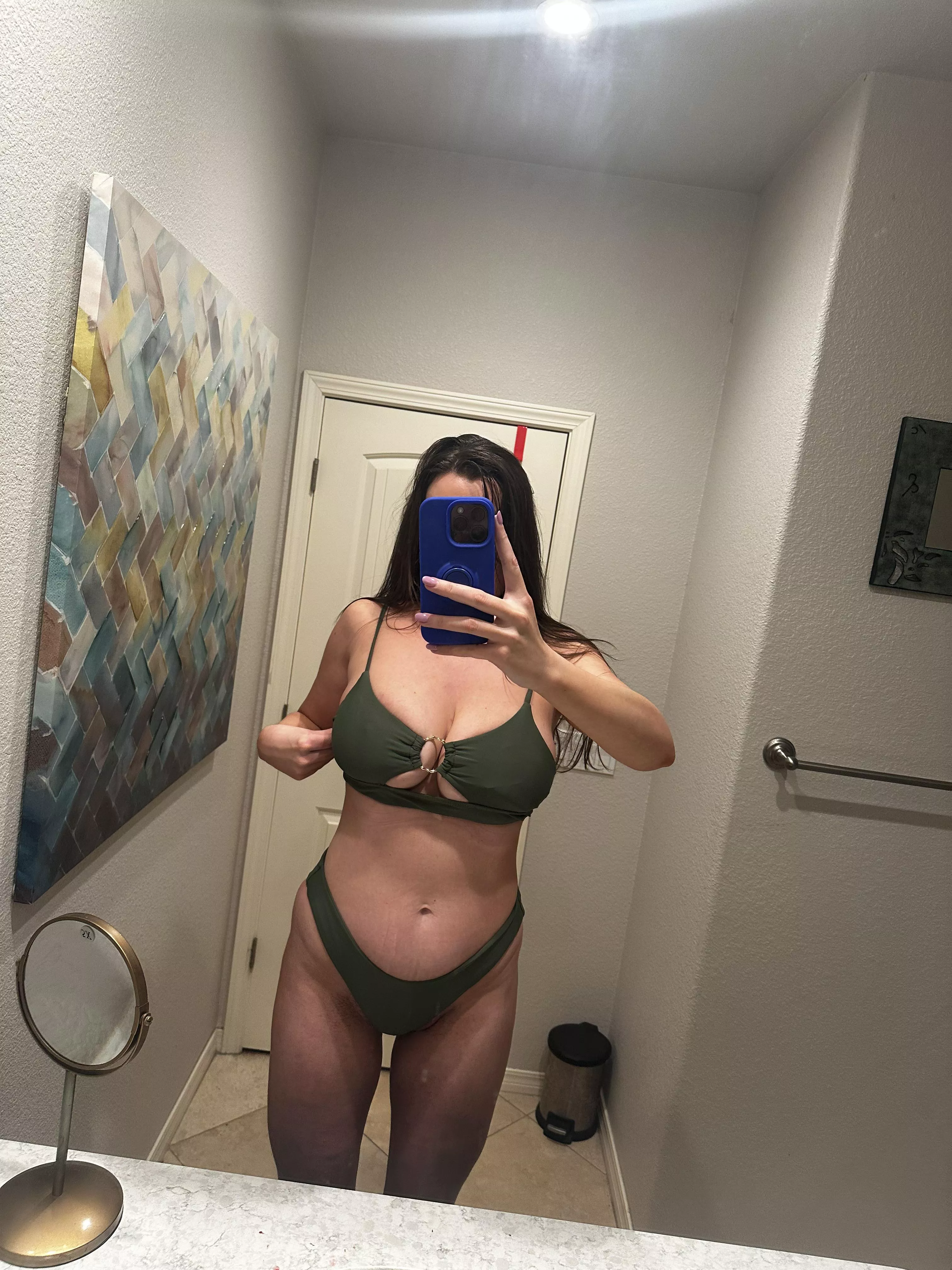 Is my top flattering? posted by Leather-Movie-8558