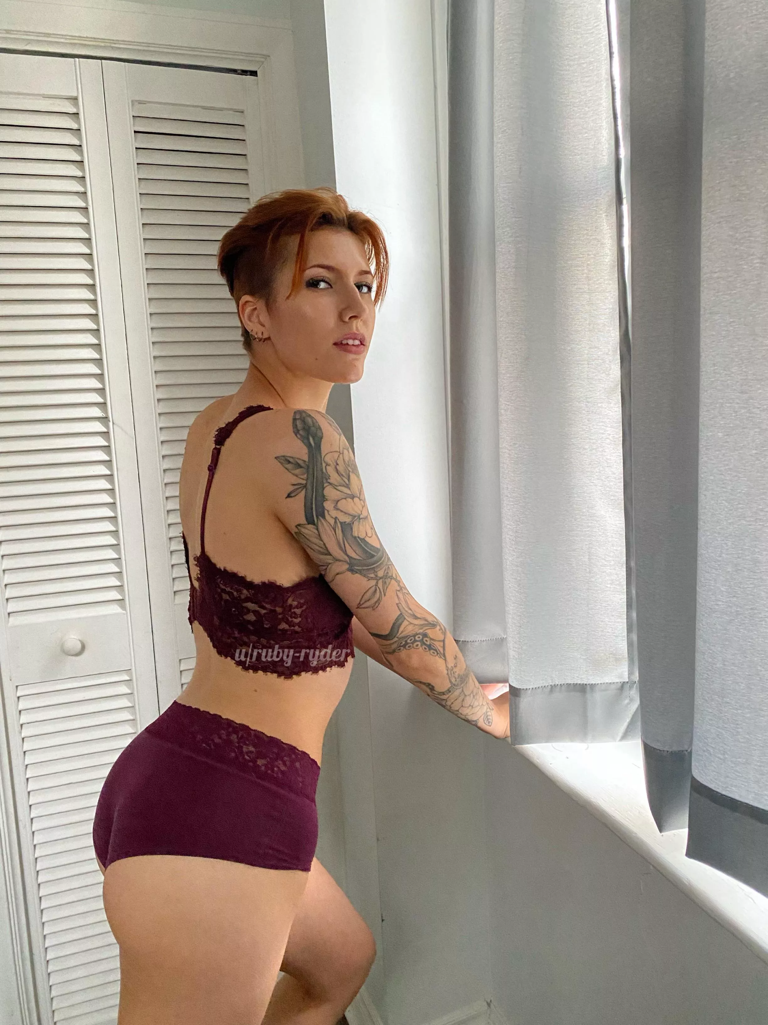 Just a redhead with short hair who likes to show off [f] posted by ruby-ryder