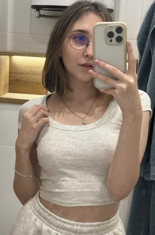 Just cute me in crop top by SunbeeeamGlow