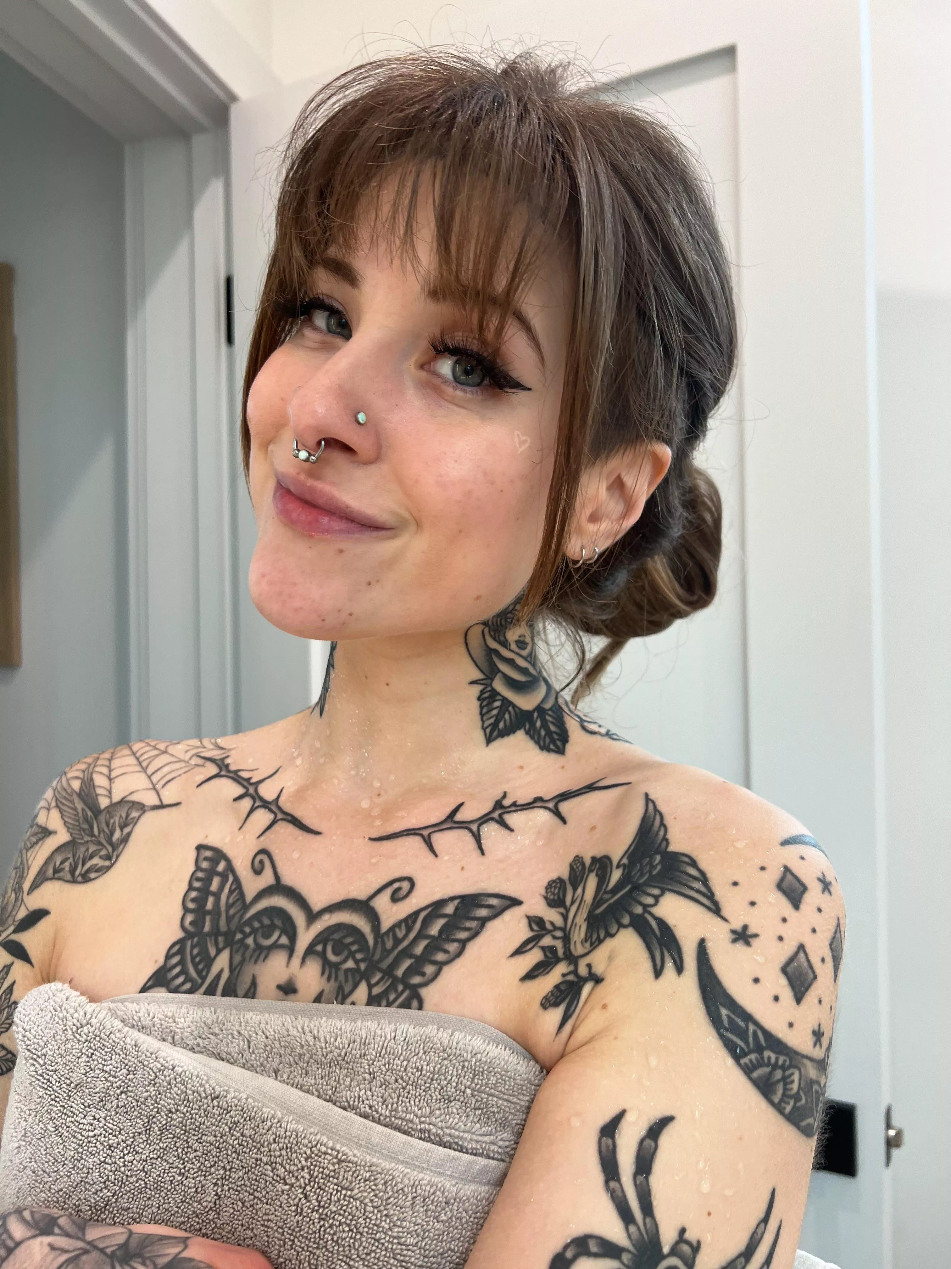 just had a threesome (and a shower) posted by awlivv