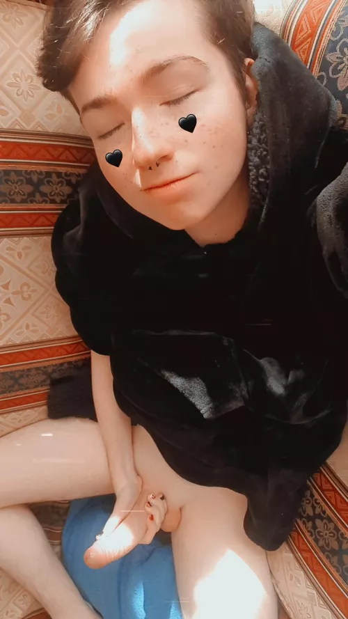 My roommate tells me i have a big dick but i disagree lol by its_p3r1s