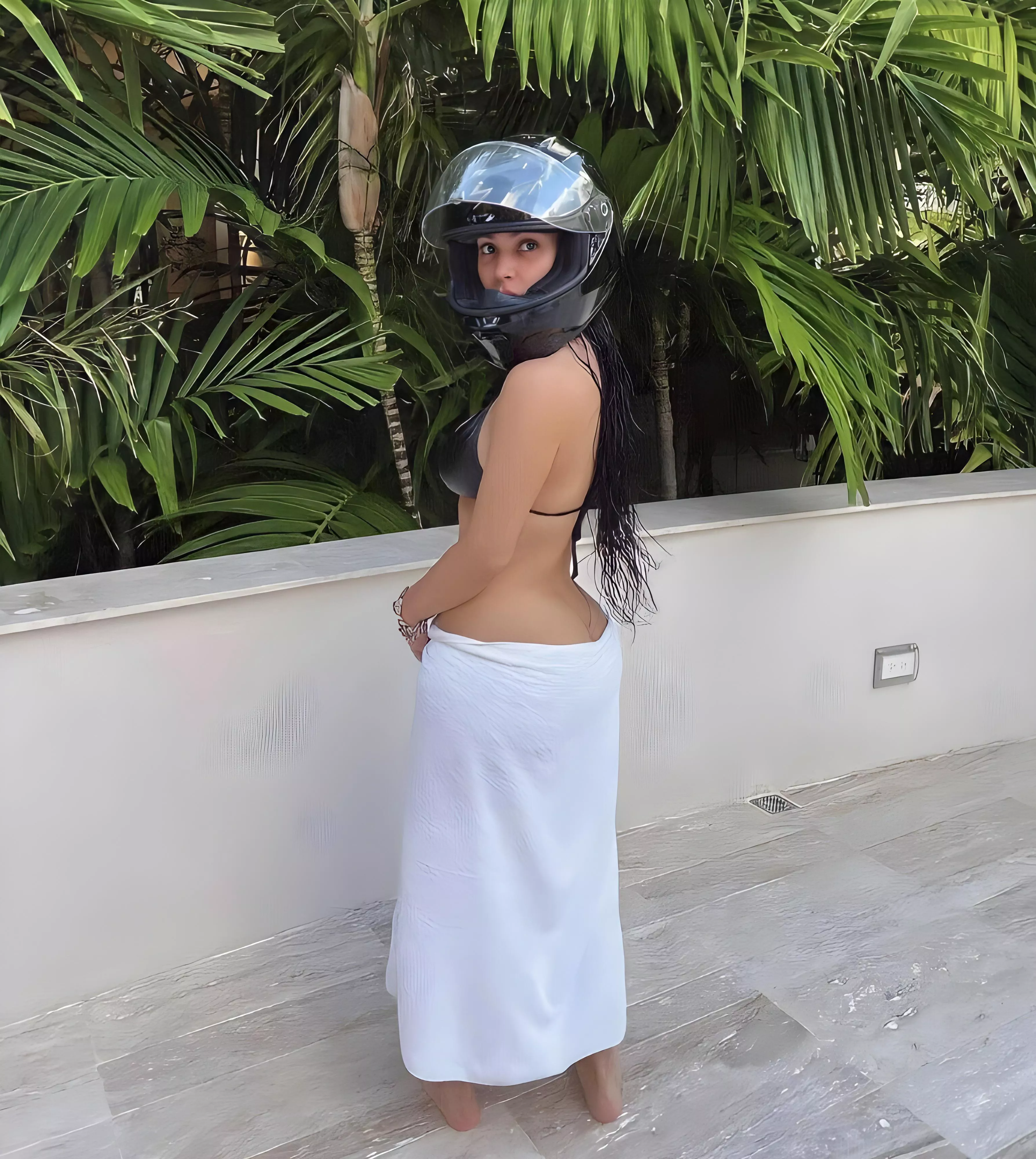 Naked 🍑 tease posted by Large_Rooster_69