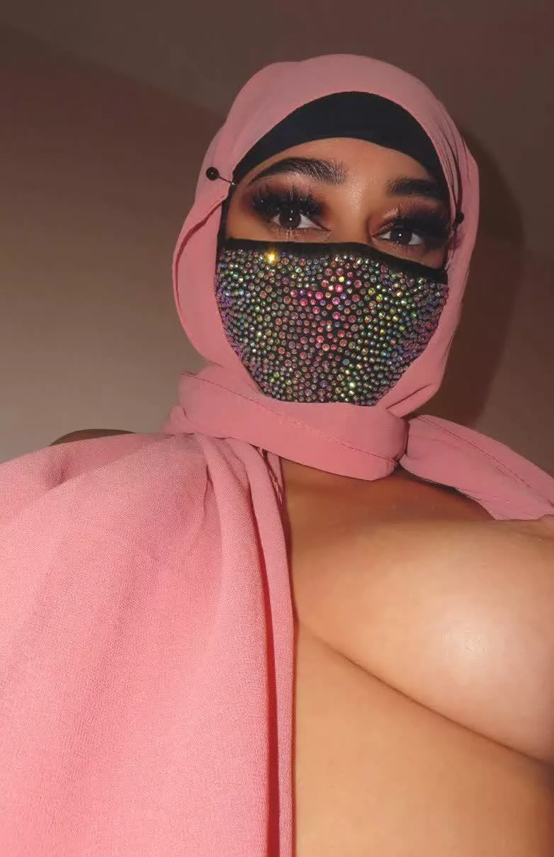 Pink b(l)ossoms posted by ninayasmin