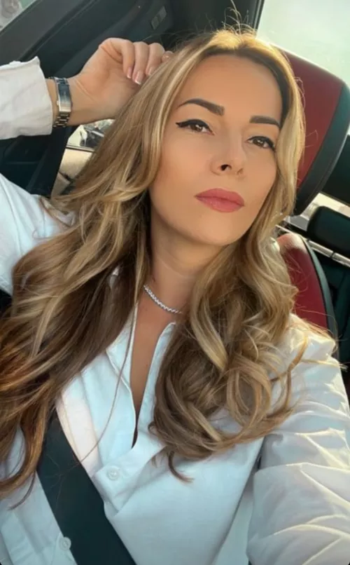 _sanjaaaa Serbian Throphy living a Dubai Bling lifestyle  by johnny_pipe83