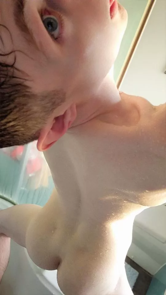 Shower with me? 🚿 posted by Twinkad