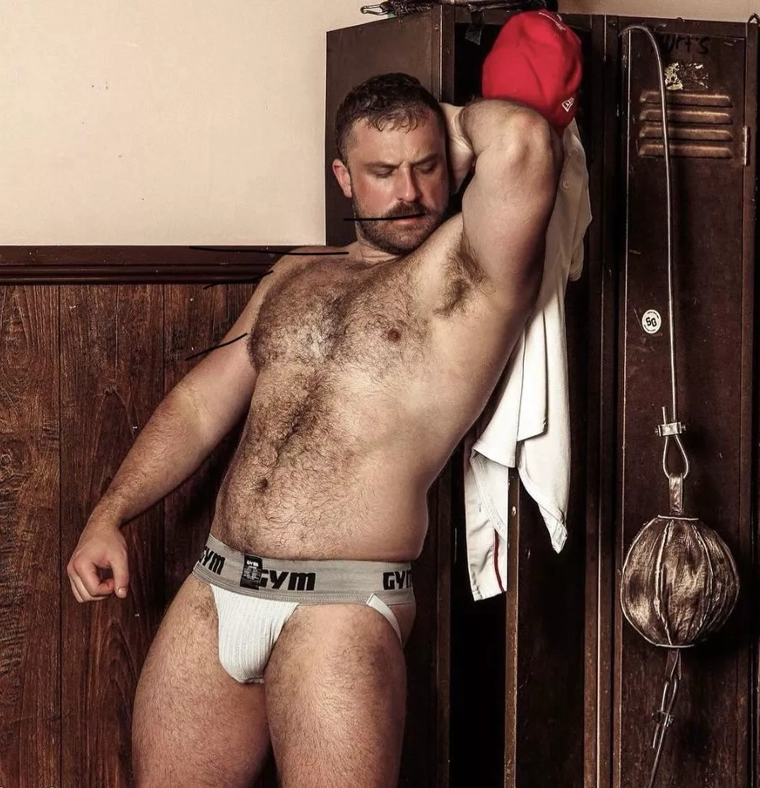 Showing his armpit at the lockers  posted by PeteGuy23