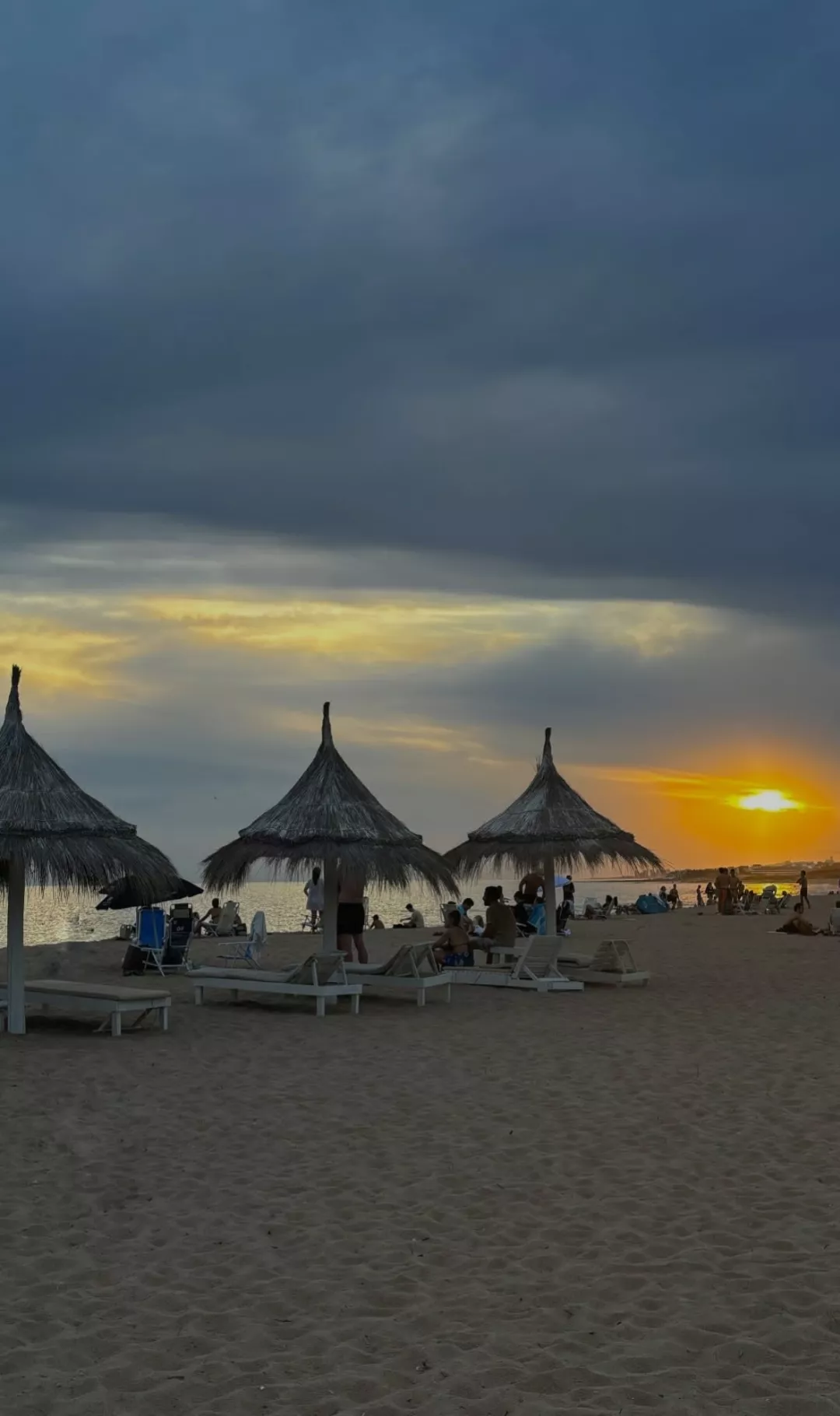 Sunset 😍🧡 posted by MalefiDolly