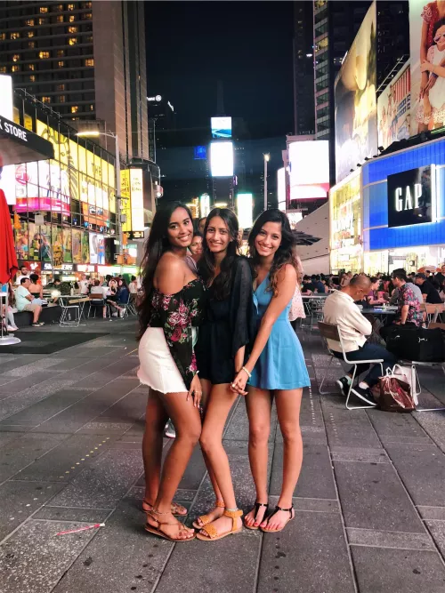 Times Square babes by grparker21