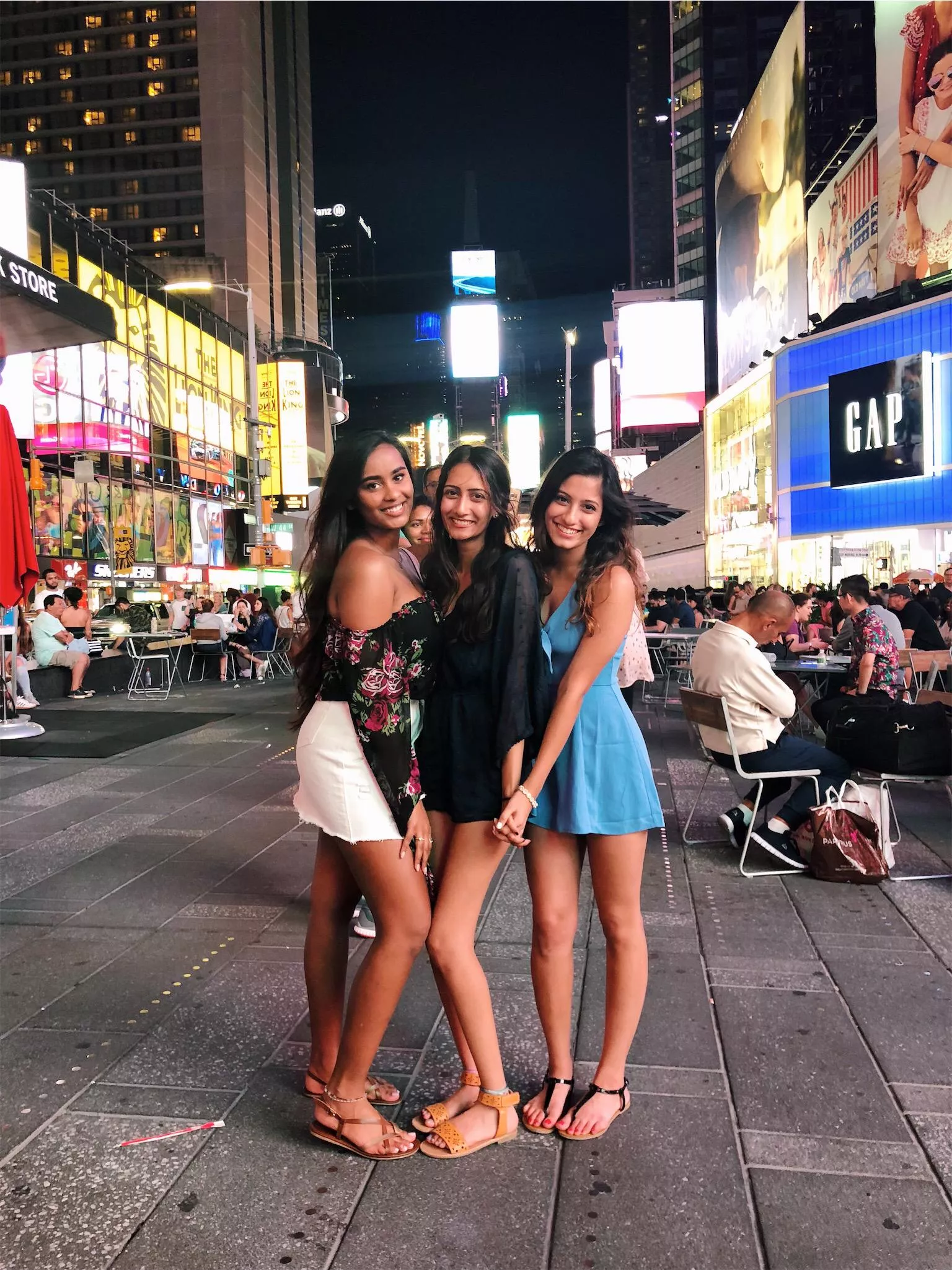Times Square babes posted by grparker21
