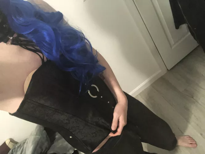 [usa] #wyoming #online wish the corset went a little higher on the chest to hide my fake boobs. kik: midnightfemboy by Thanatossod993