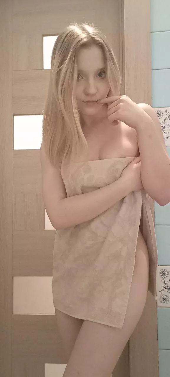 Waiting for delivery so that when I took my pizza from the delivery guy, the towel will fall off me posted by DoriLittle