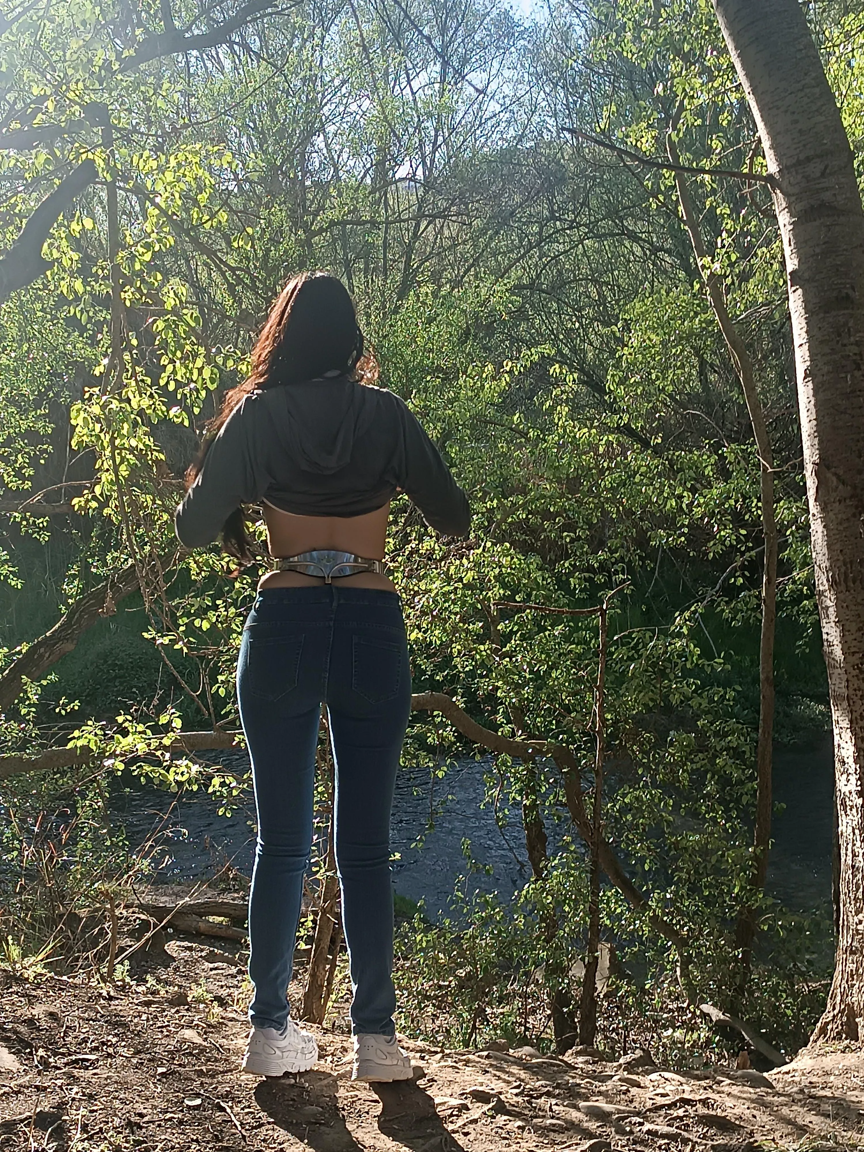 walking 💚 posted by wet_nesday