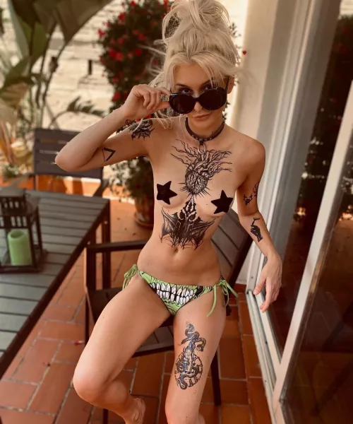 Wanna see my tanline?😜 by briblitz