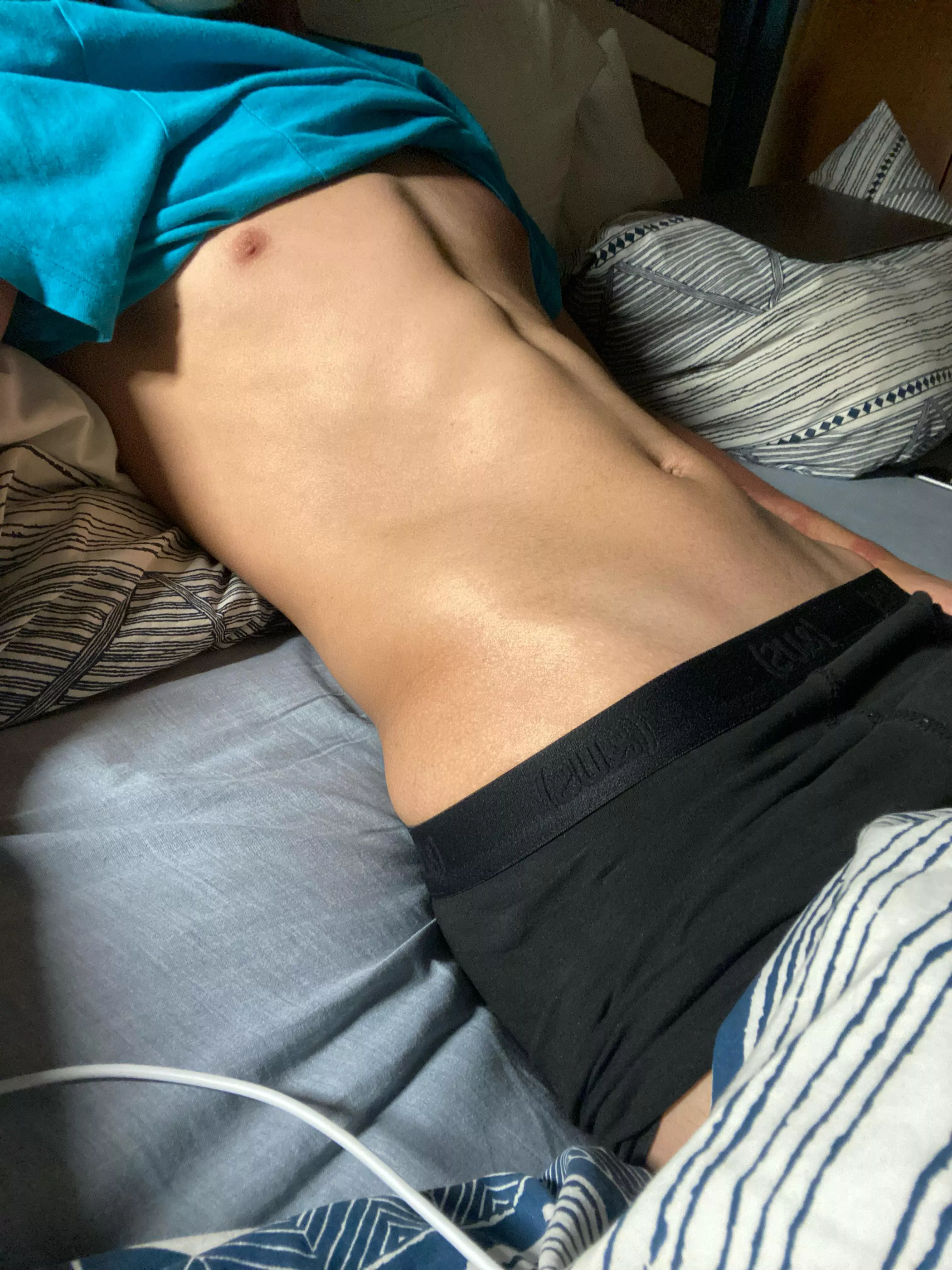 18 slim fit lookin for fit masc bros for quick cum on live rn. Send a snap for reply. (aidannbffr) abs++ verbal+ posted by Tartaglia_crazy