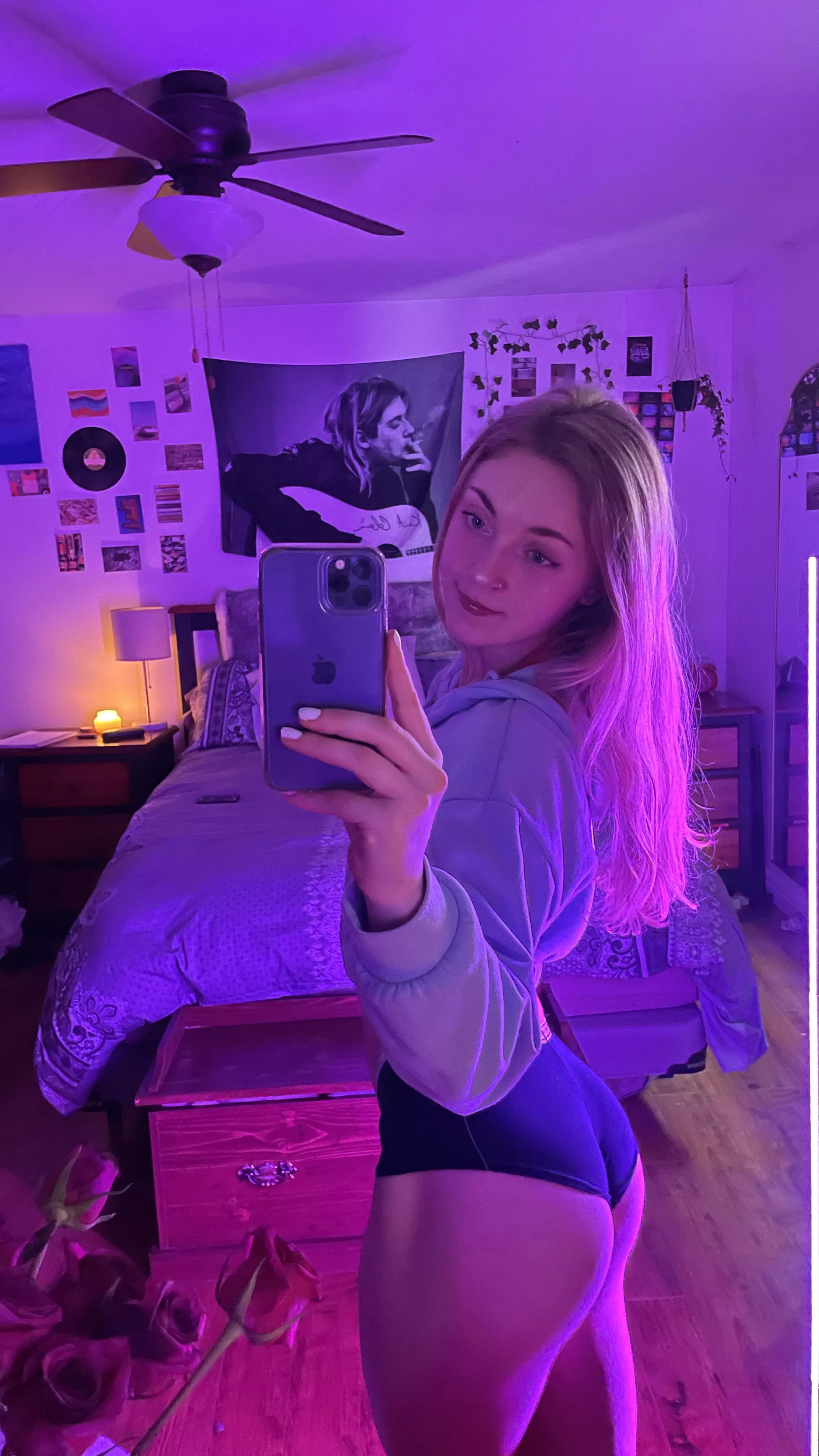 am i hot enough to catch your attention? posted by Eloise_ML