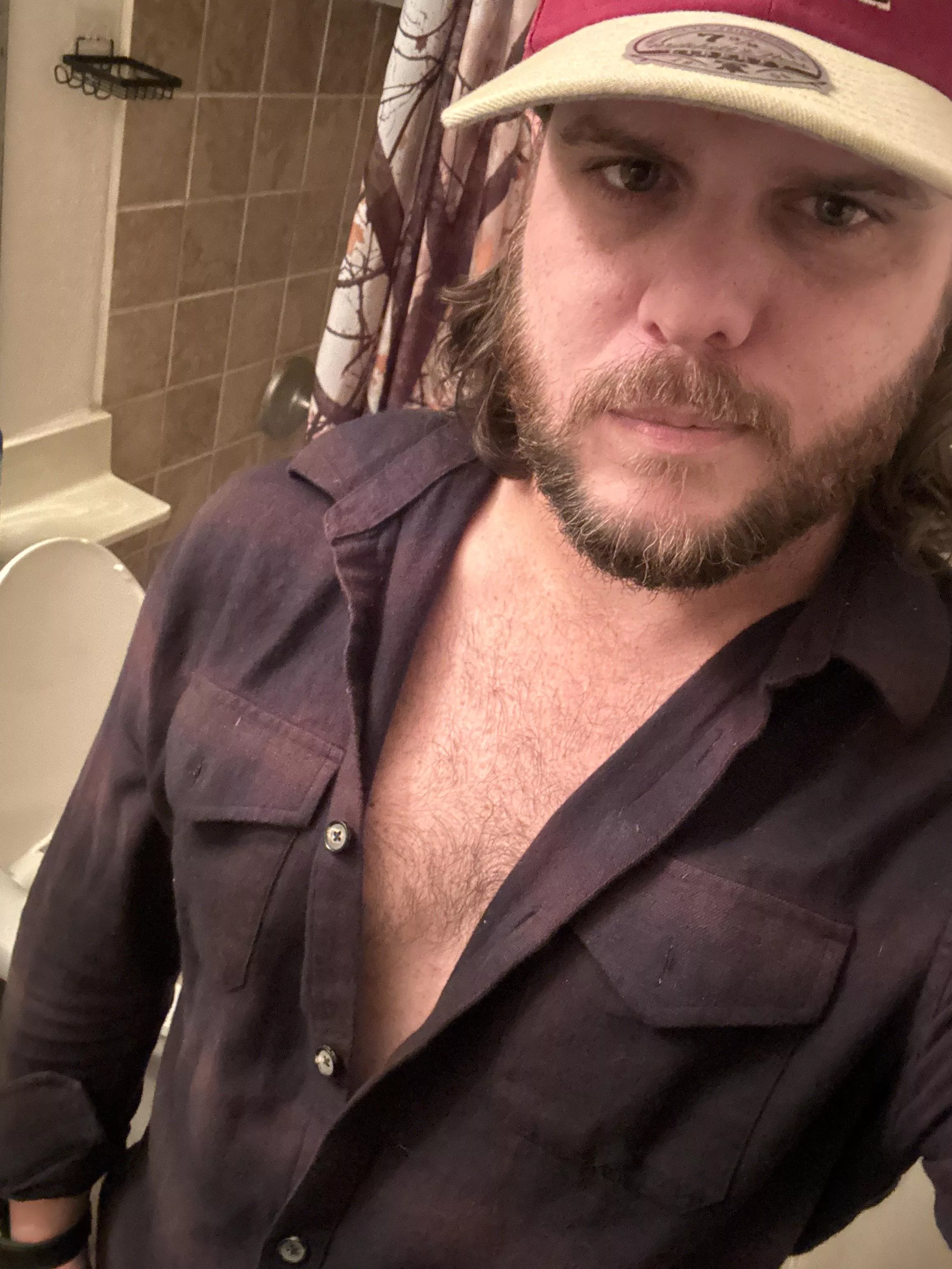 chill big bro type for Bromance, chats, fun, gaming posted by HeyStarlight