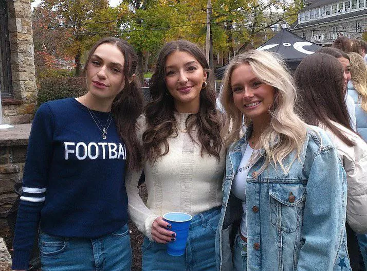 College Girls posted by whitetoweltw