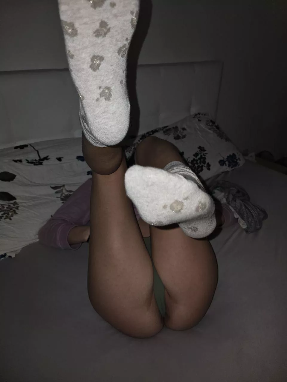 Dont be shy, keep of my socks [F] posted by riri-vip