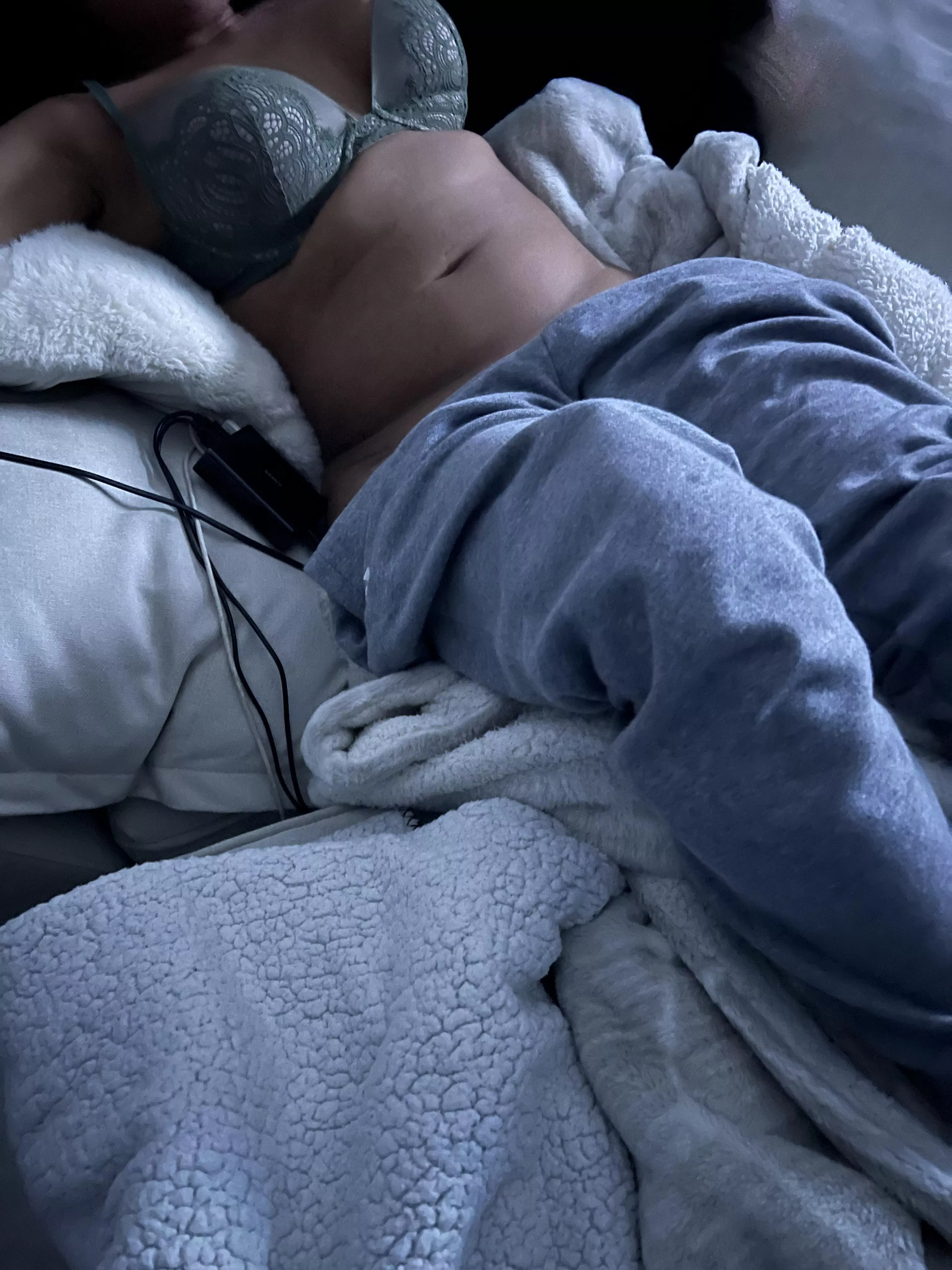 (F) how do I look? posted by naeomip