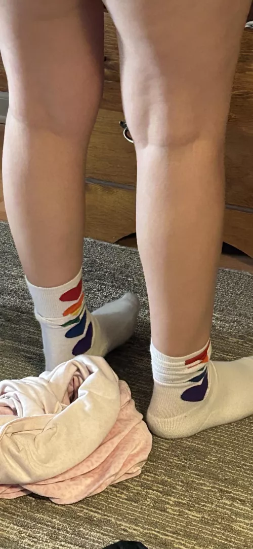 (f) love these heart socks  by itsbdawg55