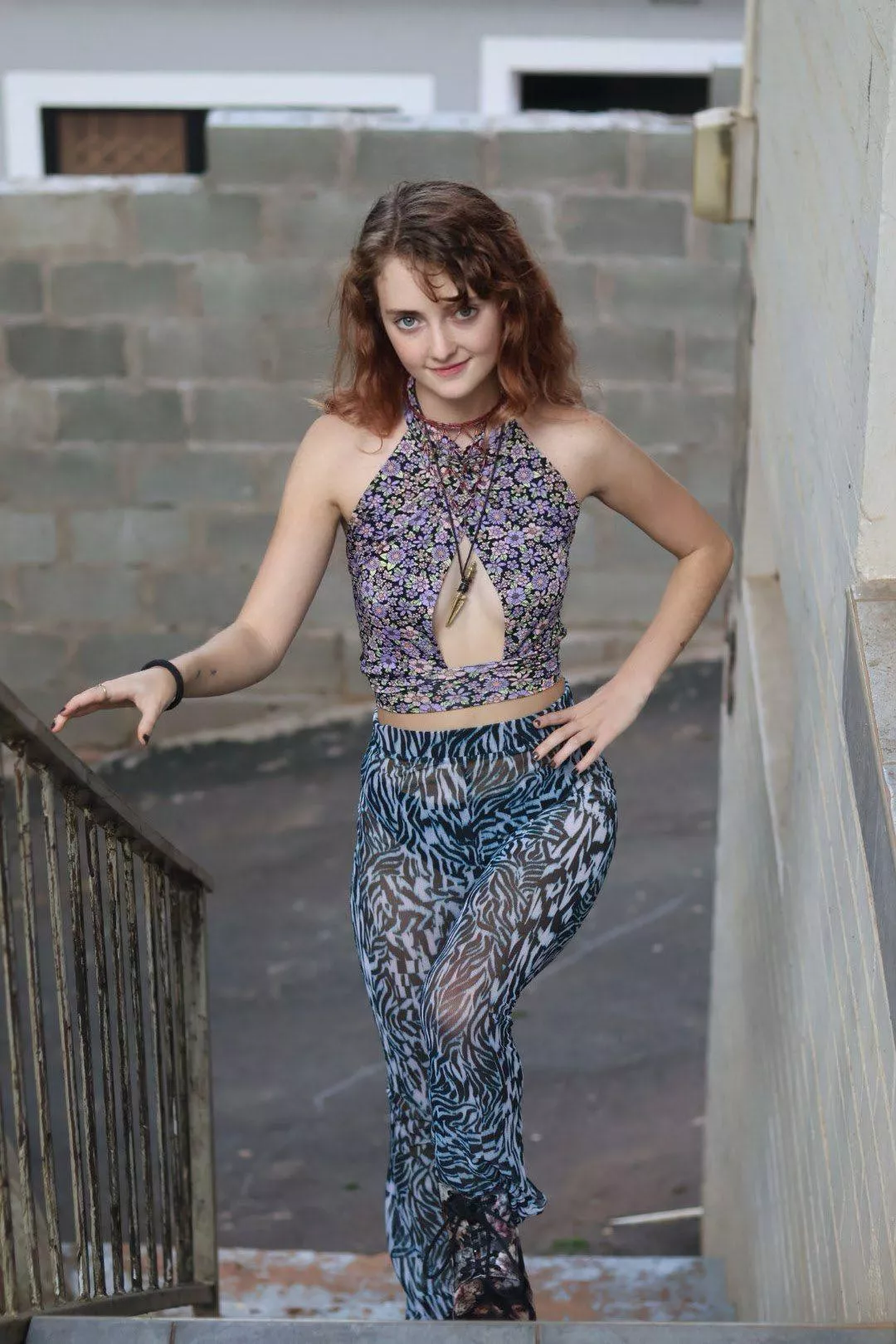 fit hugging, feeling irresistible on these steps F18 posted by aluyarabanib