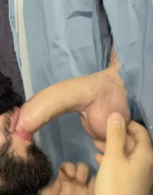 Fit M27 is hosting a private gloryhole in The Hague (NL). Clean and discrete GH for Bi, gay, straight and DL Guys. No facepic needed. STD free. Send dickpic and stats for the adress. by Gloryhole-DH