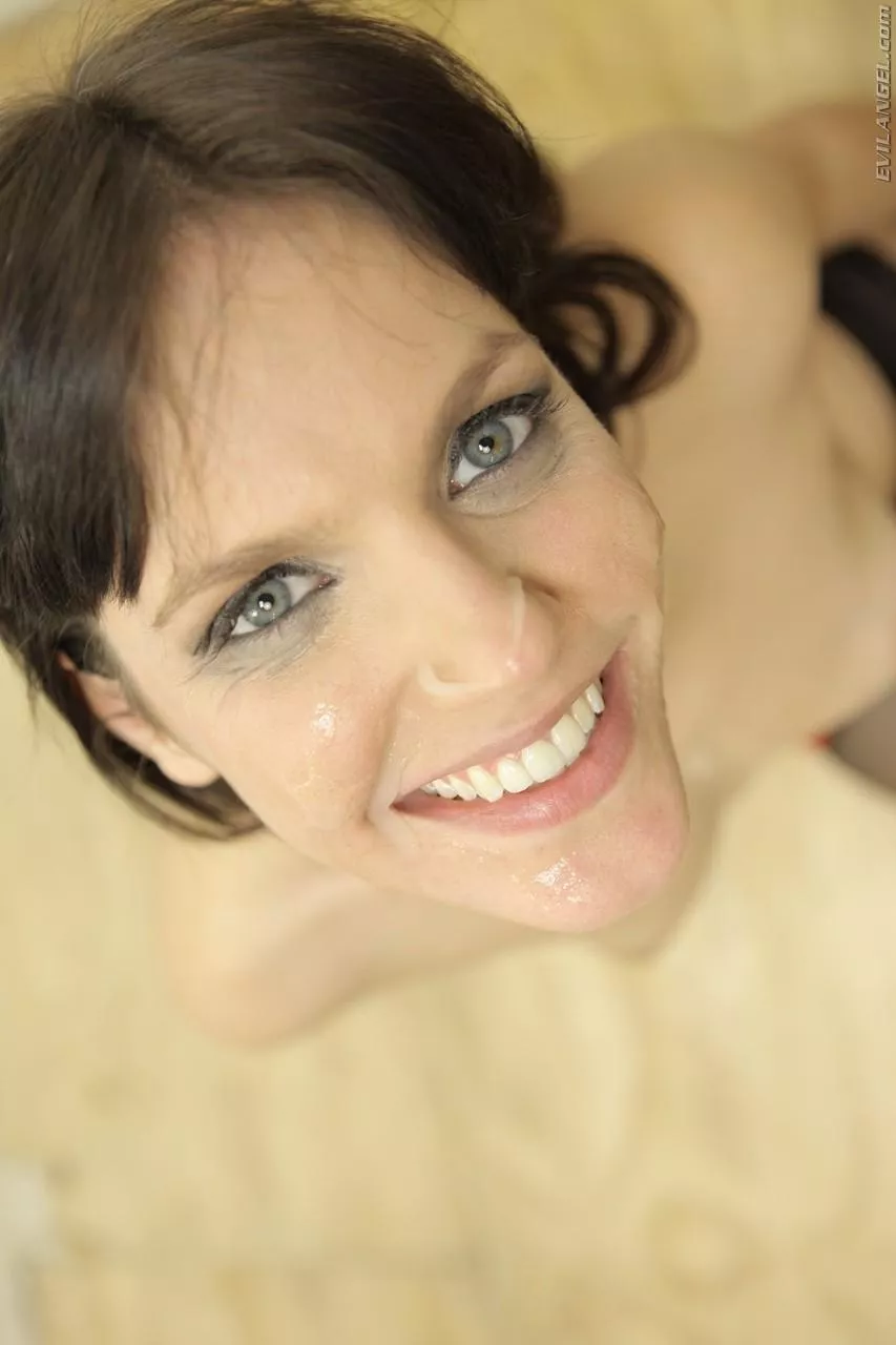 Happy Bobbi  posted by Abzuzzler