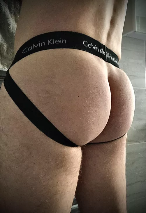 Hey 🍑 by LeeDoesTheWoods