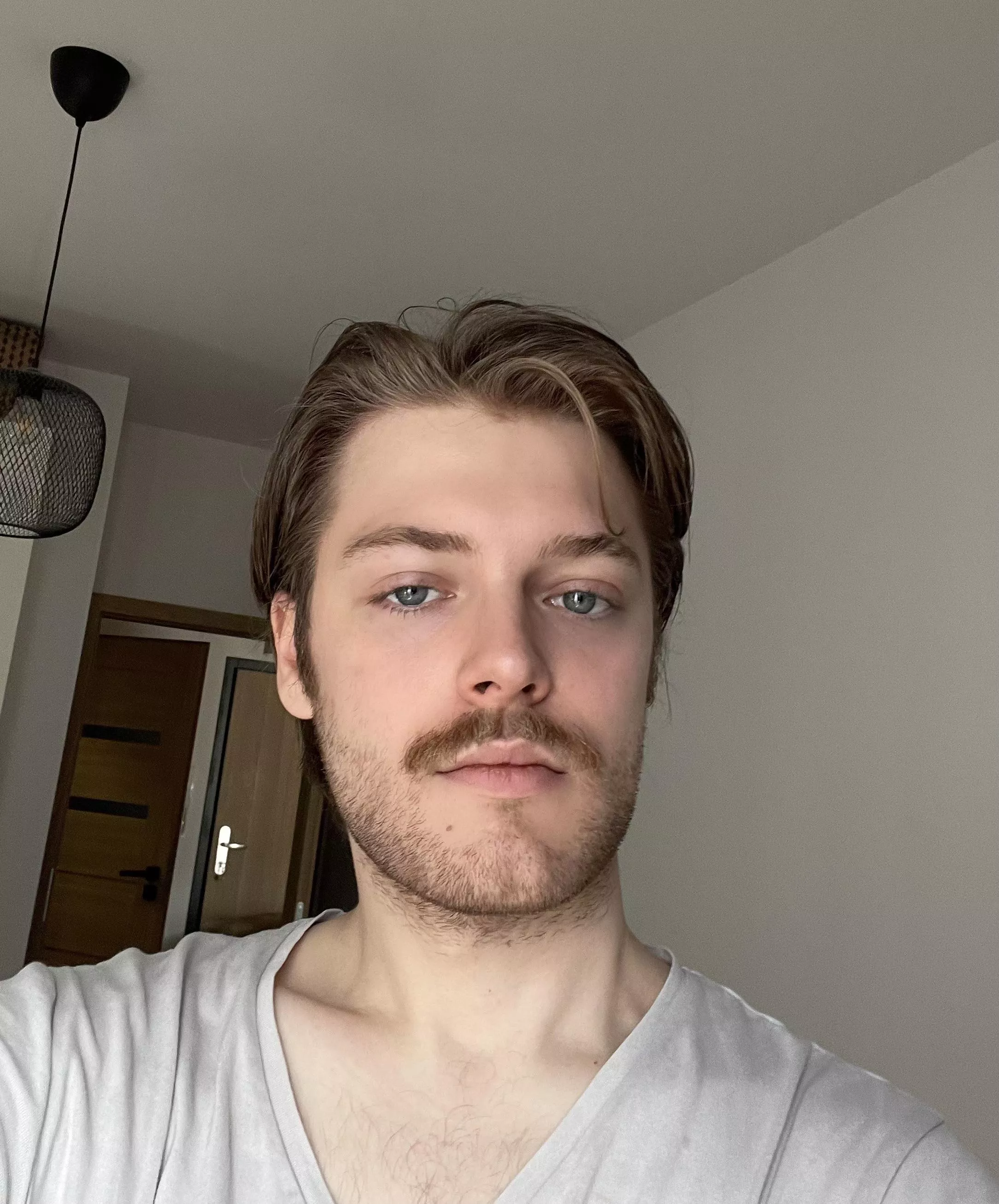 Hey boys, who wants to make out 💋  posted by bazingaballz