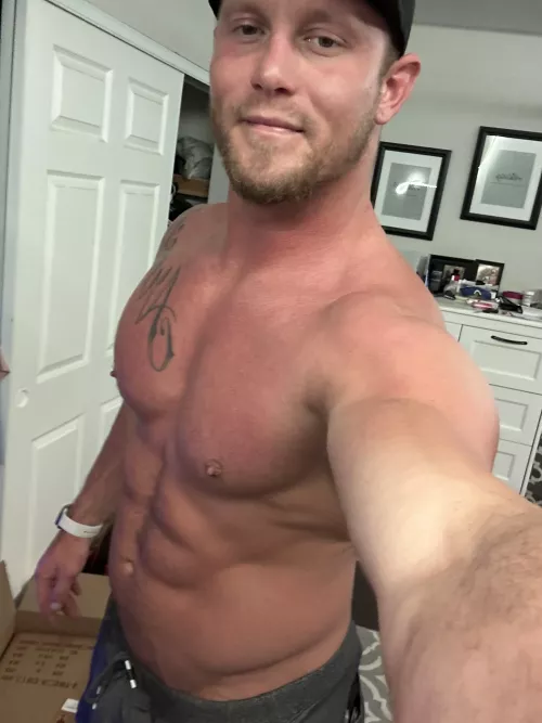 Hi ladies 😁😏 by daddy_physiquex