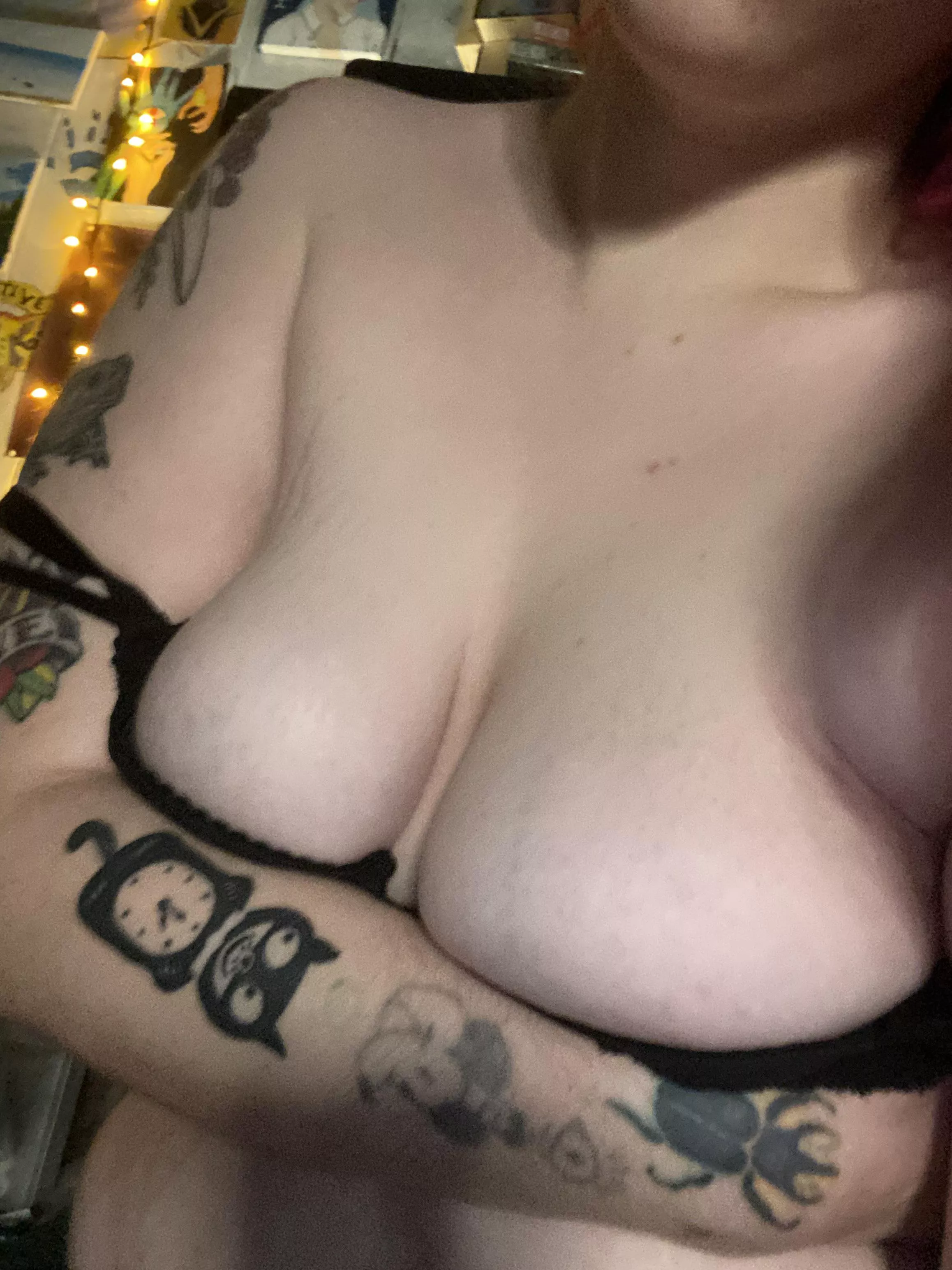 I hope goth girls are accepted here 🖤 posted by PinkGOrll