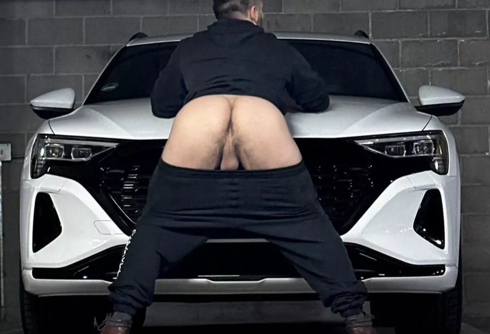 I need some help in the garage bro (31) posted by nudebromn92