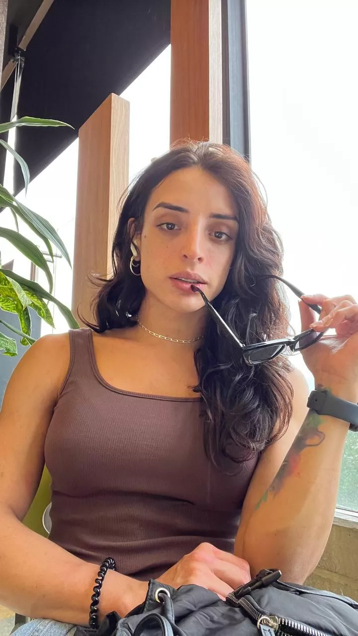 If I sent you nudes would you jerk off to them? 🥰 posted by LynelleMontano